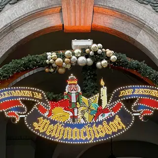Weihnachtsdorf im Kaiserhof der Residenz in München